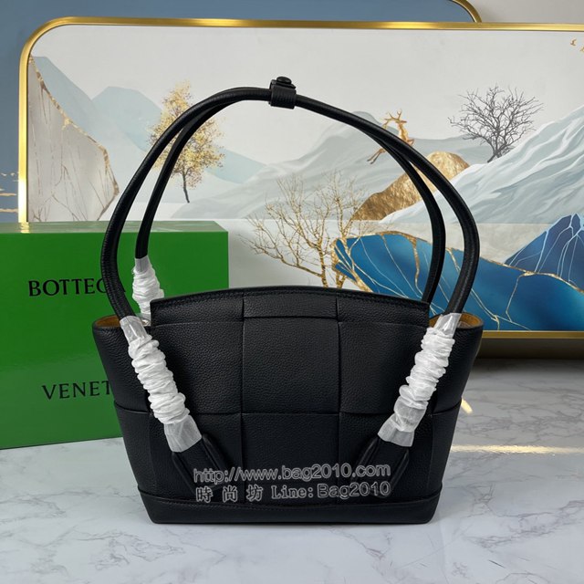 Bottega veneta高端女包 KF009 寶緹嘉爆款ARCO編織款荔枝紋黑色手提包 BV經典款ARCO蝙蝠包  gxz1219